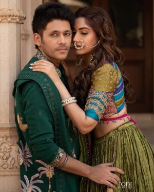 Surbhi Chandna Instagram - Mohabbat Hui
Teri Yaadon Se Bhi 
Mere Haathon Pe Haa 
Tera Naam Likha..

Photographer @jodiclickers.co 
Mehndi By @bridalmehndiqueen 

Surbhis Stying & Designers Column

Outfit: @labelnitibothra
Pr: @wedding_trip_
Nath : @mortantra
Earrings & kadas: @azotiique
On the Feet: @urbanswayofficial @spiffypublicrelations
Stylist: @stylebysaachivj
Styling Team: @styledbynikinagda @sanzimehta777
Styling intern: @muskaanparakh
Glam @makeupbypratiba & team

Karans Styling& Designers Column 
Outfit @kalpraag @oakpinionpr
Style Consultant & PR @pranavi_chandna
 
Publicist @planetmediapr @nidhig14

Event planners @intimateaffairsbyrt 

#sukar #estd2010