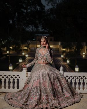 Surbhi Chandna Instagram - Quiet Moments, Loud Thoughts

The Only Moment When We Left Each Others Side..
To Look Like The Perfect Groom & The Perfect Bride..
 
Photography @jodiclickers.co 

These Kaleeras will always have a special place in my heart @bowsandblingsaayushiak 
Prettiness On the Feet @5_elementsbyradhikagupta 
Styling consultant &PR  @pranavi_chandna 
Glam  @makeupbypratiba & team

Wedding Planners @intimateaffairsbyrt
Florals @fragranceflowerz

 
#sukar #estd2010