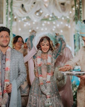 Surbhi Chandna Instagram - Finally Home after 13 Years 🫶

We Seek all your love and blessings as we embark on this new journey together 

Photography @jodiclickers.co

Surbhis Styling & Designers Column
Outfit @bindaniofficial
Jewels @gehnajewellers1
Maang tika @azotiique
Styling consultant &PR  @pranavi_chandna
Glam  @makeupbypratiba & team
Varmala @floralartbysrishti 

Karans Styling and Designer Column 
Outfit @bindaniofficial
Styling consultant &PR  @pranavi_chandna

Publicist @nidhig14 
Wedding Planners @intimateaffairsbyrt
 
#sukar #estd2010