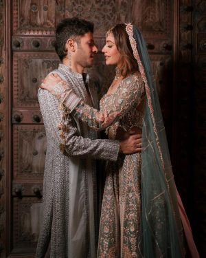 Surbhi Chandna Instagram - Finally Home after 13 Years 🫶

We Seek all your love and blessings as we embark on this new journey together 

Photography @jodiclickers.co

Surbhis Styling & Designers Column
Outfit @bindaniofficial
Jewels @gehnajewellers1
Maang tika @azotiique
Styling consultant &PR  @pranavi_chandna
Glam  @makeupbypratiba & team
Varmala @floralartbysrishti 

Karans Styling and Designer Column 
Outfit @bindaniofficial
Styling consultant &PR  @pranavi_chandna

Publicist @nidhig14 
Wedding Planners @intimateaffairsbyrt
 
#sukar #estd2010