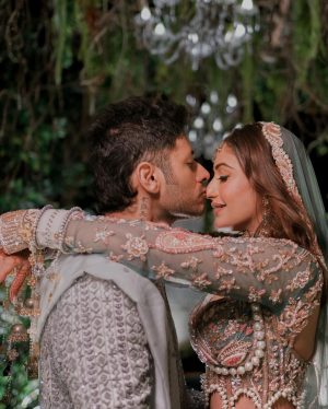 Surbhi Chandna Instagram - Finally Home after 13 Years 🫶

We Seek all your love and blessings as we embark on this new journey together 

Photography @jodiclickers.co

Surbhis Styling & Designers Column
Outfit @bindaniofficial
Jewels @gehnajewellers1
Maang tika @azotiique
Styling consultant &PR  @pranavi_chandna
Glam  @makeupbypratiba & team
Varmala @floralartbysrishti 

Karans Styling and Designer Column 
Outfit @bindaniofficial
Styling consultant &PR  @pranavi_chandna

Publicist @nidhig14 
Wedding Planners @intimateaffairsbyrt
 
#sukar #estd2010