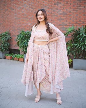 Surbhi Chandna Instagram - Today for Our sweetest Nehalaxmis Haldi & Chooda Ceremony 🌹 

Outfit - @nidhikashekharofficial 
@vblitzcommunications 

Jewellery - @vasundharajewelry @ascendcommunication 

Pictures by @kapiltejwaniofficial @yourfstop 

Styled & Managed by @pranavi_chandna