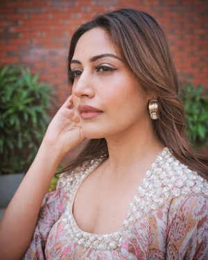 Surbhi Chandna Instagram - Today for Our sweetest Nehalaxmis Haldi & Chooda Ceremony 🌹 

Outfit - @nidhikashekharofficial 
@vblitzcommunications 

Jewellery - @vasundharajewelry @ascendcommunication 

Pictures by @kapiltejwaniofficial @yourfstop 

Styled & Managed by @pranavi_chandna