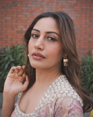Surbhi Chandna Instagram - Today for Our sweetest Nehalaxmis Haldi & Chooda Ceremony 🌹 

Outfit - @nidhikashekharofficial 
@vblitzcommunications 

Jewellery - @vasundharajewelry @ascendcommunication 

Pictures by @kapiltejwaniofficial @yourfstop 

Styled & Managed by @pranavi_chandna