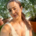 Surveen Chawla Instagram - I see Daylight ! I see me! And I see each one of you beautiful women around me! Do you see you?🤍 #happywomensday