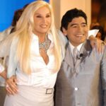 Susana Giménez Instagram - Les comparto mis fotos favoritas con Diego. Quiero recordarlo siempre así: sonriente, sano, vital... No se pierdan esta noche, a las 22.30 por @telefe, un especial con lo mejor de las entrevistas que hicimos con Diego Maradona en mi programa a lo largo de estos años #maradona #diegomaradona #d10s