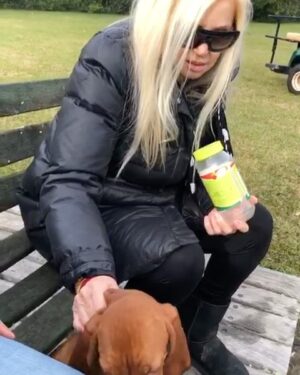 Susana Giménez Instagram - Con Rita no te podés relajar un minuto!! No paraaaaa!!!! 
cc: @patogimenez 

#animalkindom #doglover #susanagimenez #rita #lamary #moments