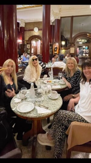 Susana Giménez Instagram - Café Tortoni, City Tour segunda tanda 😂😂