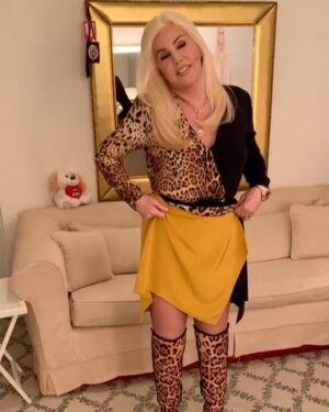 Susana Giménez Instagram - Para las que, como yo, son amantes del leopardo va el look de anoche. Y sí, tengo muchas cosas de leopardo en mi vestidor... Ustedes?

Vestido: Cushnie
Botas: Cavalli
St @amadomarcela
Make up @juancarlos.makeup
Pelo @miguelromano919 @osvycontreras 📸

#aboutlastnight #look #ootd #fashion #animalprint #pattern #fashiontrends #susanagimenez