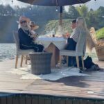 Susana Giménez Instagram - Así empezó el día de mi cumpleaños, almorzando en una balsa en el medio de un lago gigante. La comida te la traen en lancha. 😂😂 . . . #birthday #paradise #susanagimenez #lake #lunchwithaview