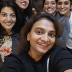 Swasika Instagram - Shopaholics in #villagiomall #qatar #besties♥️♥️😍🤗🤗🥰🥰 . . . . #reelsinstagram #shopping #celebrity #actors #mallugram #reelkarofeelkaro #reels #reelitfeelit #qatar