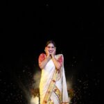 Swasika Instagram - Thank you @kites_events_ and @august19photography for this surprise . A glimpse from my dhakshina function. Mua : @abilashchickumakeupartist Styling : @nithinsuresh_su Saree : @ar_handlooms_kuthampully Setmund handwork : @minnaram_designer_boutique Blouse : @minnaram_designer_boutique Jewellery: @kaya_online_ Photography: @august19photography Event : @kites_events_ #swasikavj #swasika #swasikavijay #dakshina #keralasaree #ps4ever #premjacob