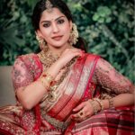 Swasika Instagram - My Sign For My Dearest @swasikavj 😍 📷 @abi_fine_shooters . A stunning saree design from @kanchivaram.in and @jazaashdesignstudio did the blouse works by matching with the saree with instructions by the stylist @abilashchickumakeupartist by putting all his efforts to bring out the details in it along with a hand embellished dupatta design to enhance her look in this saree in a traditional kerala style. A big salute to @abilashchickumakeupartist for all your efforts and the lovely styling. Jewellery @ttdevassy