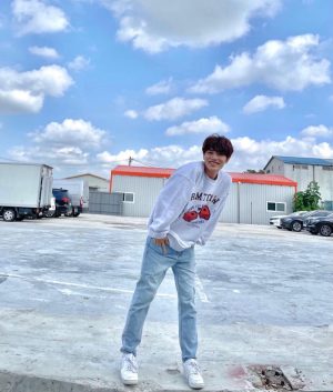 Taeil Instagram - 구름실화닁☀️☀️