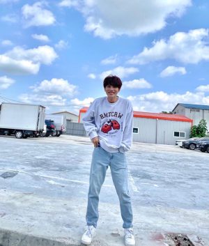 Taeil Instagram - 구름실화닁☀️☀️