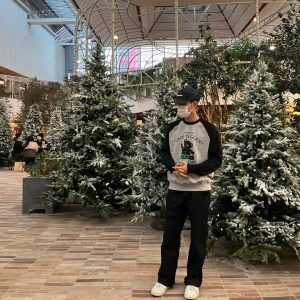Taeil Instagram - 벌써 겨울….? 크리스마스…..?
