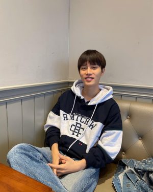 Taeil Instagram - 사탕이야. 무지개는 필요없어🌈🍭