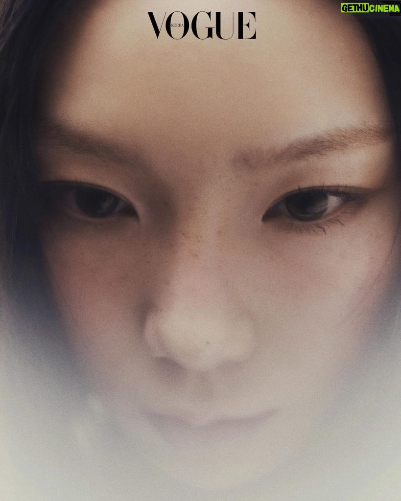 Taeyeon Instagram - @voguekorea @louisvuitton fashion editor DAHYE KIM photographer JONGHA PARK stylist AHREUM UM hair MINJUNG KYUNG makeup SEYEONG AHN set SUIN ZEON(Elmar)