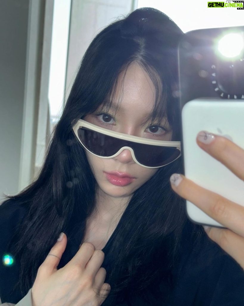 Taeyeon Instagram - #광고 @louisvuitton #LVsplit