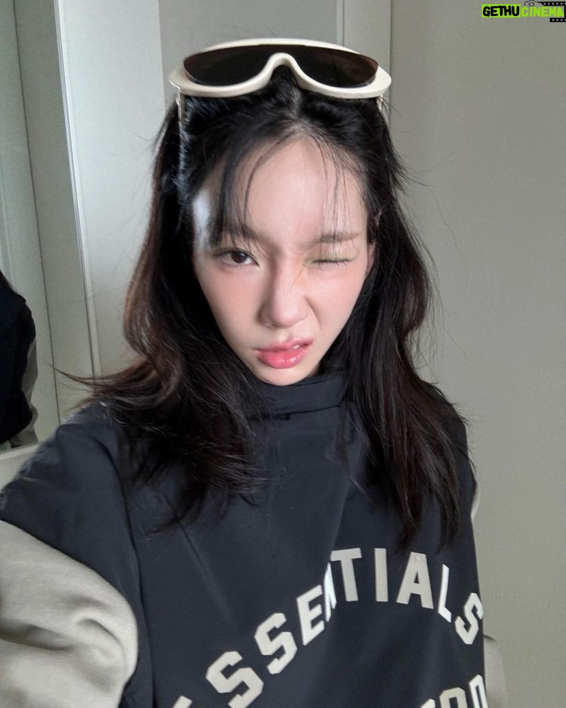 Taeyeon Instagram - #광고 @louisvuitton #LVsplit