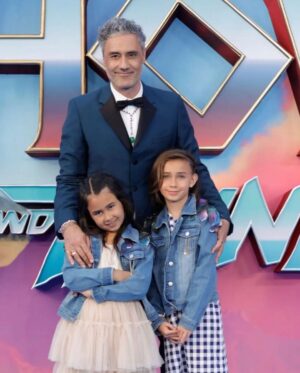 Taika Waititi Instagram - Thor: Love and photo dump. Fabulous London premiere with beloved family, close friends, and Jason Momoa 😘. Seriously great night and even greater relief to finally see this film releasing in theaters tomorrow. Just like @chrishemsworth and his arse, I put a lot of work into this film and can't wait for you all to see it. July 8 baby!#thorloveandthunder @marvelstudios 
Please let's also try and zoom in on that emerald by @cartier 
Styluz: @jeanneyangstyle 
Fabrik: @prada 
💎: @cartier 
Photos: tag yourselves. I dunno how to find you but I appreciate you.