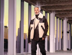 Taika Waititi Instagram - Part of me is sad the writers strike is over because I really feel like I'd found a new career as A MODEL FOR HERMÈS AT NEW YORK FASHION WEEK. Oops caps lock was on.
Look at the intensity. Look at the focus. Look at the clothes. Look at the whole Taika. It's insane that there's literally nothing I can't do. Including dying. Wow. 
Thanks to @hermes for the love and thank you to @jeanneyangstyle for blackmailing them into letting me walk. Hollywood is boring and fashion is life. Byeeee mortals! 💥🤙🏽🤷🏽‍♂️💜🗽