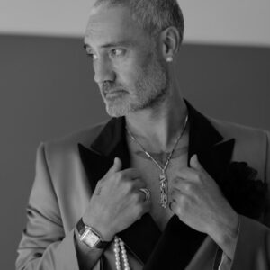 Taika Waititi Instagram - Cartier baby. 
@cartier #trinityrings #panthèredecartier vintage necklace #diamondpave earrings and #santos watch. 
@troublewithprabal tuxedo
📸@gregwilliamsphotography 
🕺🏽@jeanneyangstyle 
💄@melissa.dezarate