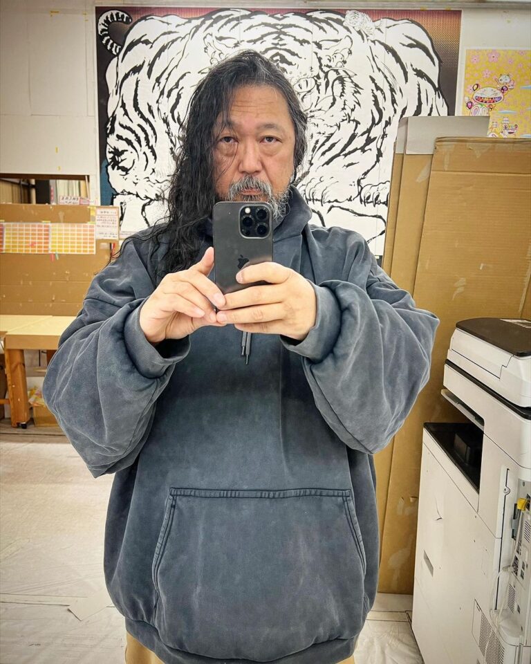 Takashi Murakami Instagram - Thanks to everyone's kind words of sympathy, I finally took a bath! thank you very much! In particular, with the encouragement from famous people like Mr. @diplo _sama,Mr. @steveaoki _sama,and others, I was able to rebuild my brain after a mental crash and was able to take a bath at 3 a.m. today! I feel relieved from the bottom of my heart. thank you very much. Saitama Prefecture