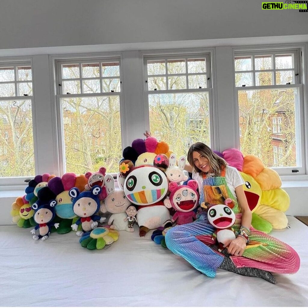 Takashi Murakami Instagram - The art collection of Ms. Mira Mikati @miramikati at her house was presented on leagueoto’s @leagueoto page. She has been extremely supportive of Mr. @misteryanen and myself over the years. With our art, we have almost single-mindedly been working on translating the visual and ideological influences of the otaku culture that started in the late 70s in Japan into Western contemporary art through the concept of Superflat. By collecting them and displaying them stylishly and beautifully, collectors like Mikati-san create their own world of beauty in a completely different dimension. In the world of art, artists create their works without clear understanding as to why, and there are galleries that choose to present their works. And then there are collectors like Mikati-san, who digest those works in their own way and give them a more valuable presentation. A curator or critic who encounters those works at the collector’s house may introduce them to a museum, and at the museum the true value of the works are tested, and the evaluation will spread to the general public. I believe that it is only thanks to people like Mikati-san, who first see value in our works, that we, the artists, come to have meaning in this world. Mikati-san, I have not seen you for quite some time, since the pandemic. I look forward to seeing you again. Thank you as well, leagueoto's editorial team, for all your support! leagueoto @leagueoto のページで、ミラミカティさん @miramikati のお家のコレクションが公開されてました。 僕やミスター @misteryanen が滅茶苦茶お世話になって来ました。 僕らの芸術作品は日本の70年代後半から始まったオタク文化の影響を受けて来たビジュアルや思想的なモノを、スーパーフラットの思考を通して、西欧的な現代美術に転換させたもので、ただ必死に翻訳し続けて来たのですが、このミカティさんのように、コレクションしてくださって、おしゃれに美しく飾ってくださる事で、全く別次元の美の世界を創造してくださってます。 芸術の世界は、アーティストが何か訳もわからず作ったものを、チョイスするギャラリーが居て、それをミカティさんみたくコレクションして、咀嚼してより価値のあるプレゼンテーションをしてくれて、そのお家で作品に出会った、キュレーター、クリティックが、美術館に紹介してくれて、で、美術館にて真価が問われて、一般の人たちに広まるわけですが、その最初の評価をして下ったミカティさんのような人がいればこその、私たち、アーティストのこの世での意味でもあると思っています。 ミカティさん、pandemicを挟んでしばらくお会いしておりません。 また、お会いできる日を楽しみにしております。 あと、leagueotoの編集部様、いつもサポートありがとうございます！ Beirut, Lebanon