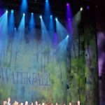 Taksaorn Paksukcharern Instagram - "WATERFALL" A New Musical มิวซิคัลไทยที่เคยไปบรอดเวย์ แล้ววันนี้กลับมาไทยให้เราได้ดูกันในเวอร์ชั่นใหม่ กับนักแสดง นักเขียนบท นักเขียนเพลงบรอดเวย์ระดับโลก ไฮไลท์อยู่ที่ยกน้ำตกมิตะเกะมาไว้บนเวทีเลยค่ะ! เป็นโปรดักชันที่ไม่ควรพลาด แสดงถึง 1 ตุลาคมนี้เท่านั้นนะคะ ถ้าใครไปดูจะบอกว่าแอฟชอบความสัมพันธ์ของ แคทเธอรีน & นวล น่ารักกก… 🤍 #waterfallanewmusical #เมืองไทยรัชดาลัยเธียเตอร์ เมืองไทยรัชดาลัยเธียเตอร์ Esplanad Ratchada