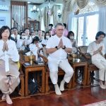 Taksaorn Paksukcharern Instagram - ทำบุญครบรอบ 50 วันคุณพ่อ 🙏🏻 วัดพระเชตุพนวิมลมังคลาราม (วัดโพธิ์)