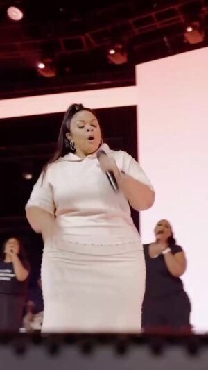 Tamela Mann Instagram - Leave a 🔥in the comments if you already have your ticket! 

If you haven’t, you still have time 🙏🏼🙏🏾 
Link in bio #thereuniontour2023 #thereuniontour