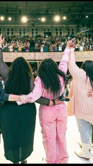 Tamela Mann Instagram - Victory is HERE🙏🏼 

@its.time.official @tashacobbsleonard 
#itstimetour #tamelamann #victory