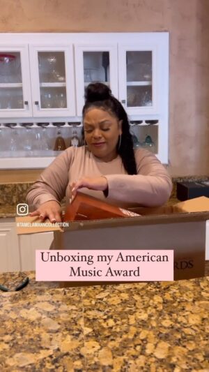 Tamela Mann Instagram - For this very special award, I would like to thank my team, all of you who voted, and the @amas 🫶🏼🥰 God is faithful! #tamelamann #ama #grateful