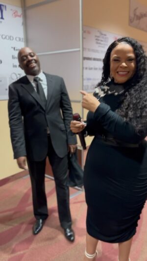 Tamela Mann Instagram - Thank you God for another day and this opportunity to share your message of love to your people. I count it a privilege and an honor to gift my gift back to you! 

Romans 8:28 says And we know that all things work together for good to them that love God, to them who are the called according to his purpose

#Alliswell #grateful #thankful #praiseandworship #newmercy