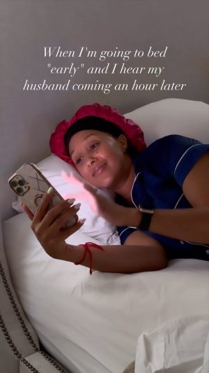 Tamera Mowry-Housley Instagram - Who else is guilty of that pre-sleep ‘me-time’? 🙈📱 When I say I’m heading to bed “early”, sometimes it’s just code for ‘unwind time’. Who else does this sneaky switch-off? Let’s see those hands! 🙋🏽‍♀️

Inspo✨: @daniellepiercee