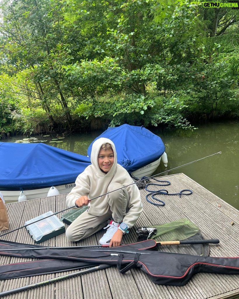 Tamera Mowry-Housley Instagram - ✨✨✨ Second pic 📸 By Ariah Amazing moments with my family @heckfield_place in England! Seriously the best hotel ever. Absolutely in love. #familytrip Heckfield Place