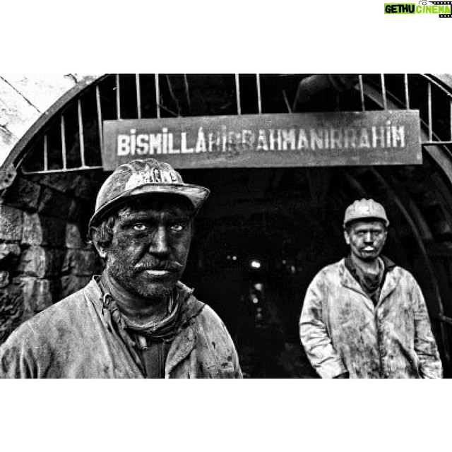 Taner Ölmez Instagram - Der Mahzuni kuyu dardır Bize kolay o’na zordur Bir onurlu teri vardır Bunu bilir madenciler