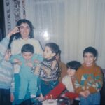 Taner Ölmez Instagram - En sağdaki benim. Gözler objektifte, eller vefalı :)) Kutlu olsun #23nisan 😘❤️🌞