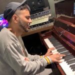 Tanishk Bagchi Instagram - Just like you guys, I am also hooked to #Vaaste. Singing my favorite part from the song. Which one is yours?🎹🎶 - Special thanks to @azeemdayani - @dhvanibhanushali22 | @tseries.official | #BhushanKumar | @vinod.bhanushali | @shivamchanana