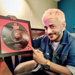 Tanishk Bagchi Instagram - Thank you @feverfmofficial for awarding me with 'Music Composers Ka Baap' award and a shout out to each and everyone for playing my songs on LOOP, non stop! 🎶#EntertainmentKaBaapAwards #Grateful #NewMusicEnroute