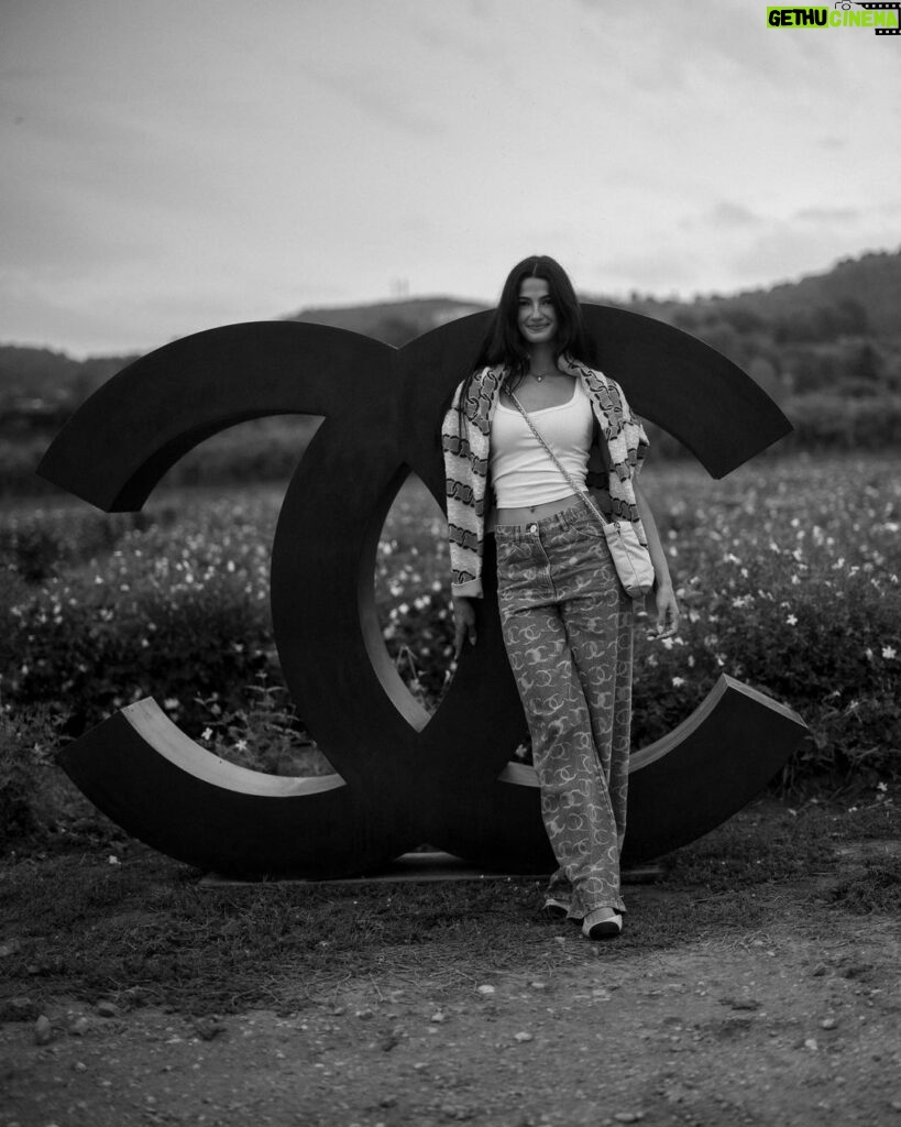 Tara Emad Instagram - @chanelofficial @chanel.beauty 🤍 Grasse, Provence-Alpes-Cote D'azur, France