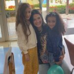 Tara Emad Instagram - إمبارح زرت مستشفى الناس لأول مرة🤍 قد ايه هي مستشفى تبهر و تفرح انها بتساعد و بتشفي أطفال مرضى القلب من غير اي مقابل مادي. كل جزء و دور فيها متلون بطريقة معينة عشان ميحسوش انهم داخلين مستشفى. و كمان في تكنولوجيا بتستخدم في العمليات مش موجودة في اي مستشفى تانية في مصر. بشجعكم تزوروا المستشفى و تشوفوا بنفسكم و ياريت كلنا نتبرع بالي نقدر عليه. اتصلوا برقم ١٦٤٤١ و مندوب من المستشفى هيجي لحد عندكوا. يا ريت نفرح اطفال و اهالي اكتر قبل العيد♥️كل سنة و أنتم طيبيين. #الناس_للناس