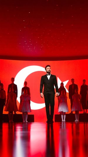 Tarkan Instagram - SEN RAHAT UYU’nun klibi yayında♥️🇹🇷

Yönetmen : @omerfaruksorak 
Yapım Şirketi : @bocekfilms 
Yapımcı : offprimetime & @a_dorukhan 
Görüntü Yönetmeni : @oktaybaspinardop 
Editör : @cagriturkkan 
Post Prodüksiyon Koordinatörü : @yam_ibrahim 
Post Prodüksiyon : @bandomediacompany 
Stüdyo : @studio.mgx 

Prodüksiyon : @hittproductions 
İletişim Danışmanlığı : @proiletisim 

Prodüksiyon Müdürü : #CanBesbelli
Işık Tasarım : @erkan.kurtcepe 
Styling : @ipek_ersoy 
Styling Asistanı : @ecealtun_ 
Saç : @ercanngoynu 
Makyaj : @deryaergn 

Katkılarından dolayı T.C. KÜLTÜR VE TURİZM BAKANLIĞI’na teşekkür ederiz.
@tckulturturizm 

#SenRahatUyu #Atatürk #Cumhuriyet100Yaşında