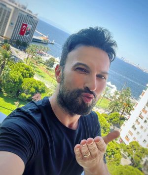 Tarkan Instagram - Güzel İzmiiiir, canım İzmiiiir😘😘
Dün gece ne oldu öyle? 
Ne yaptık biz öyle? :)
Dünyanın en kalabalık konserlerinden biri olarak ilk 5’e girip tarihe geçmişiz😉🙏🏻❤️🧿
Vay be🙏🏻🙏🏻🙏🏻🧿
Çoook teşekkür ederim o içten, 
o candan sevginize ve ilginize canlarımmm🙏🏻
Enerjiniz, coşkunuz müthişti.
Hiç unutmayacağım bu konseri.
Sizi seviyorum🫶

#9eylül #izmir