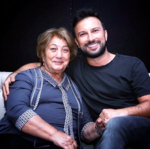 Tarkan Instagram - İyi ki doğdun annemmm🎂💐😘
İyi ki varsın sen🙏🏻
Sağlıklı daha nice güzel yılların/yıllarımız olsun.
Oğlun seni çok seviyor ❤️