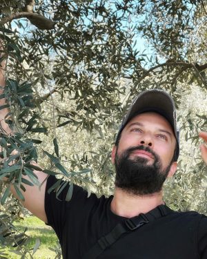 Tarkan Instagram - Zeytinliklerimiz yine tehlike altında!#zeytinimedokunma 💚