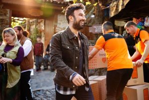 Tarkan Instagram - Trendyol ve UNDP'nin köylere dijital dönüşüm fırsatı sağlayarak kalkınmalarını destekleyecek olan “Yarının Köyleri” projesinin bir parçası olmak çok güzel 🧡
#YarınınKöyleri @trendyolcom @undpturkiye #tbt 

📸: @yigit___eken
