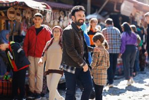 Tarkan Instagram - Trendyol ve UNDP'nin köylere dijital dönüşüm fırsatı sağlayarak kalkınmalarını destekleyecek olan “Yarının Köyleri” projesinin bir parçası olmak çok güzel 🧡
#YarınınKöyleri @trendyolcom @undpturkiye #tbt 

📸: @yigit___eken