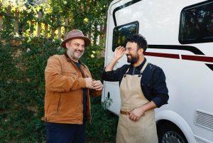 Tarkan Instagram - Trendyol ve UNDP'nin köylere dijital dönüşüm fırsatı sağlayarak kalkınmalarını destekleyecek olan “Yarının Köyleri” projesinin bir parçası olmak çok güzel 🧡
#YarınınKöyleri @trendyolcom @undpturkiye #tbt 

📸: @yigit___eken